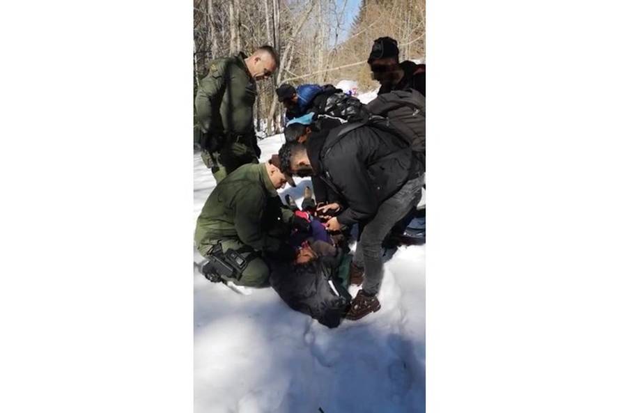 Policajci s Plješivice spasili 15 migranata: Među njima i dijete