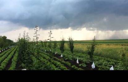 Tornado pogodio Srbiju, nosio je krovove i opustošio groblje
