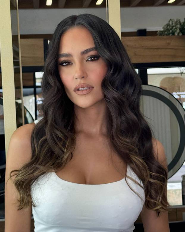 FOTO Pogledajte kako je fatalna Albanka proslavila pobjedu nad Srbijom. Neki su joj zamjerili