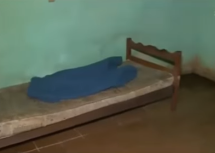 Zatočen u podrumu 20 godina: Roditelji ga zavezali za krevet