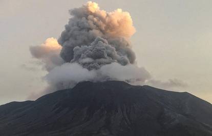 Erumpirao vulkan u Indoneziji, otkazani neki letovi za Bali