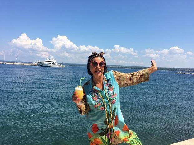 FOTO Alka Vuica iznenadila je sve neobičnom novom frizurom!