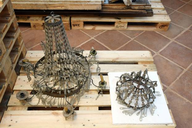 Sisak: Sisački biskup Vlado Kosić blagoslovio je župnu kuću, danas čuvaonicu župe sv. Marije Magdalene u Selima