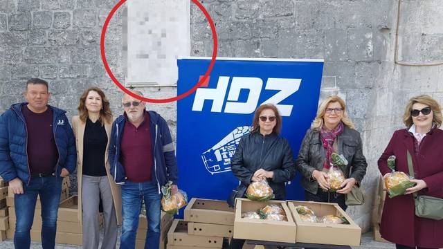Trogirski HDZ 'blurao' fotke na kojima je ploča o oslobođenju grada: 'Zar se vi toga sramite?'