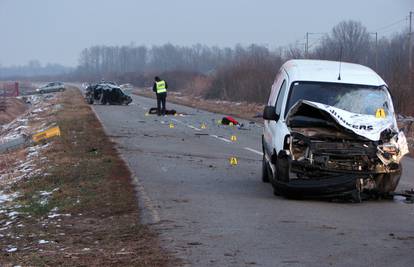 U prometnoj nesreći kod Sl. Broda poginuo muškarac (54)