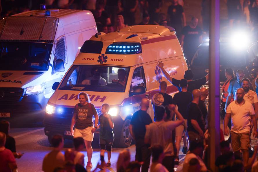 Zagreb: Euforija i bakljada na koncertu Marka Perkovića Thompsona