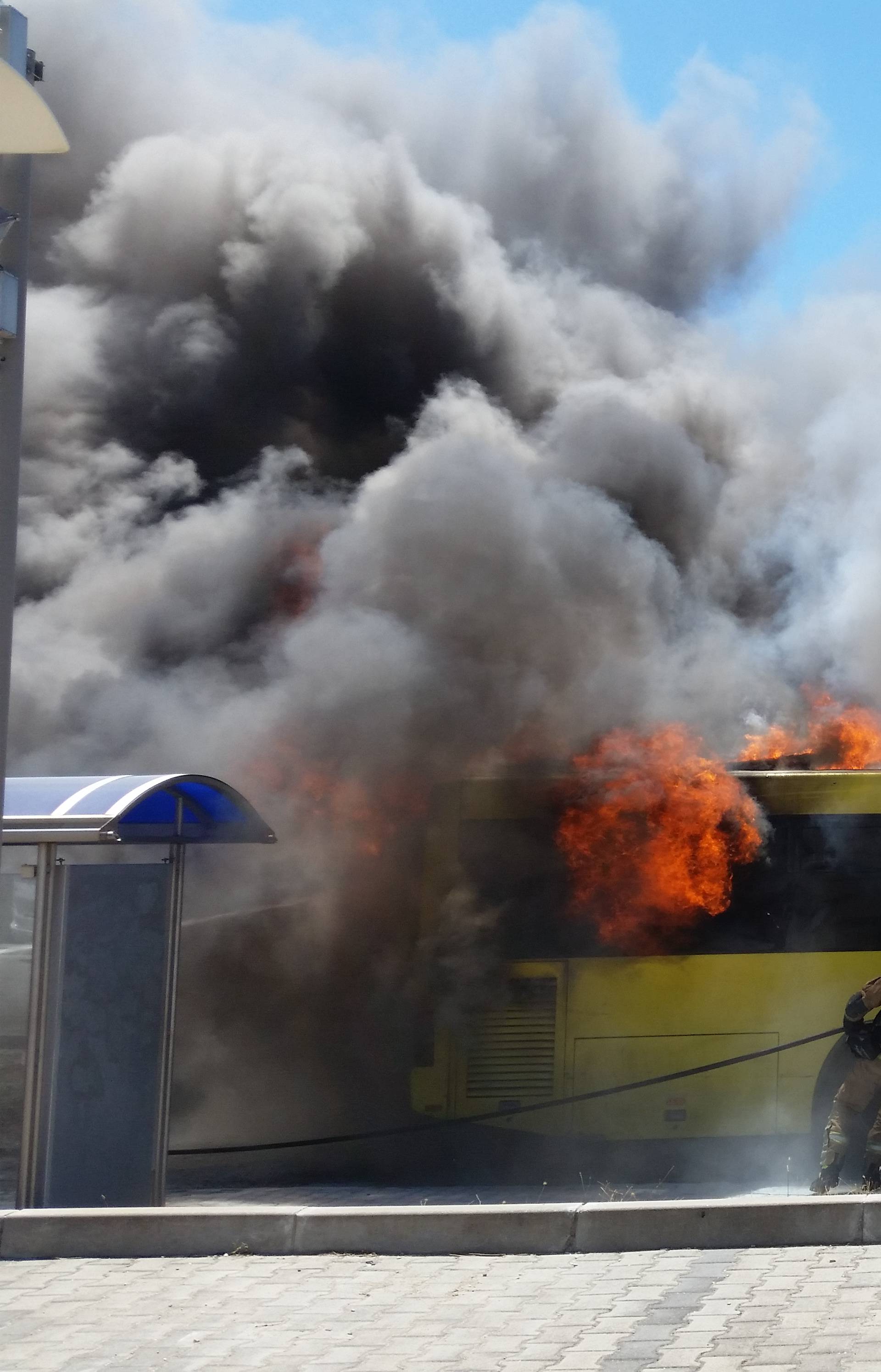 Buktinja u Splitu: 'Bježite svi van, cijeli autobus će izgorjeti!'