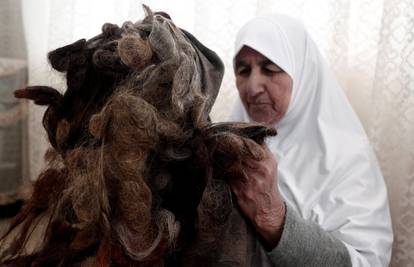 Palestinka (82) svojom kosom puni jastuke: Ne volim ju bacati