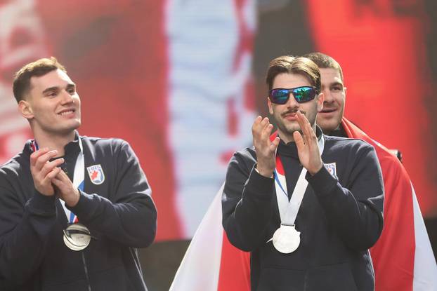 Zagreb: Hrvatska rukometna reprezentacija stigla na svečani doček na Trgu bana Josipa Jelačića