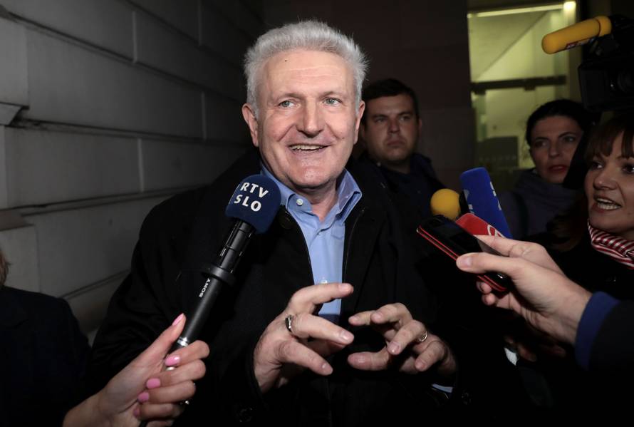 Agrokorâs owner Ivica Todoric, leaves Westminster Magistrates Court in London