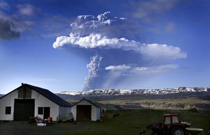 Vulkan na Islandu baca pepeo 20 km u zrak, zaustavio letove