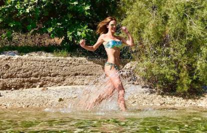 Bojana oduševila fotografijom u bikiniju: 'Sve si ih nadmašila'