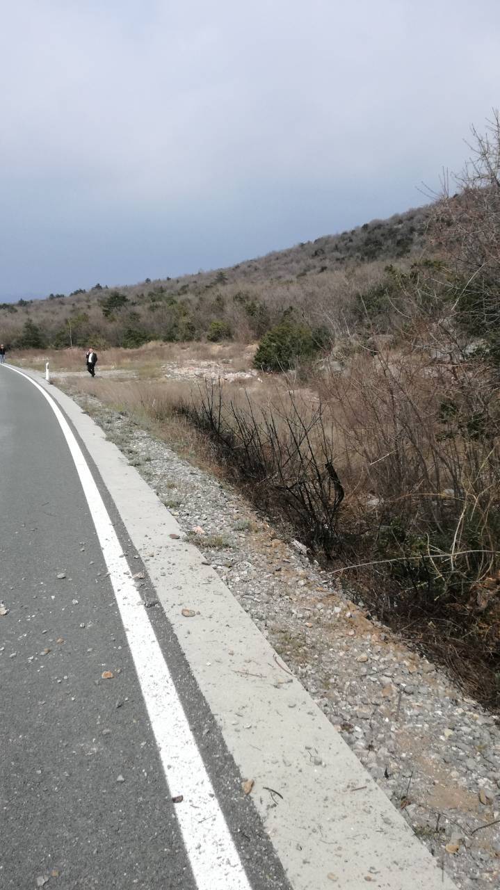 Kod Senja udario u znak i stup: 'Vozač je zaspao na sekundu...'