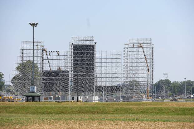 Zagreb: Radovi na izgradnji pozornice za koncert Marka Perkovića Thompsona