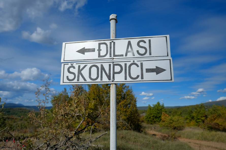 Cestom smrti do škole: Odroni, provalije, divlje svinje i poskoci