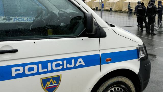 'Građani, ne približavajte se': Muškarac u Sloveniji pucao po policiji. Odbija se predati...