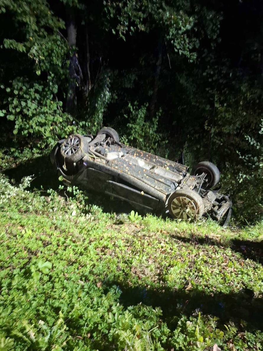 UZNEMIRUJUĆE Tinejdžeri   u Slavoniji autom sletjeli u kanal