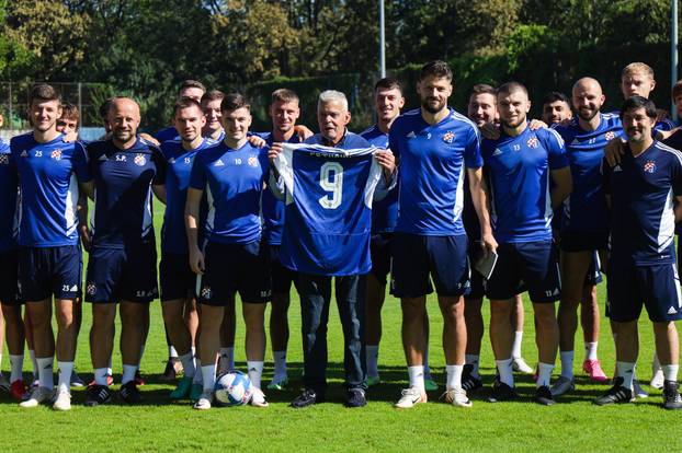 Zagreb: Strastveni navijač Dinama, djed Osman Lendo, posjetio je klub i upoznao Brunu Petkovića 