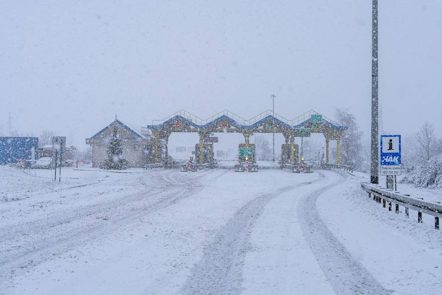 Zimski uvjeti na A1 između čvora Perušić i čvora Gospić
