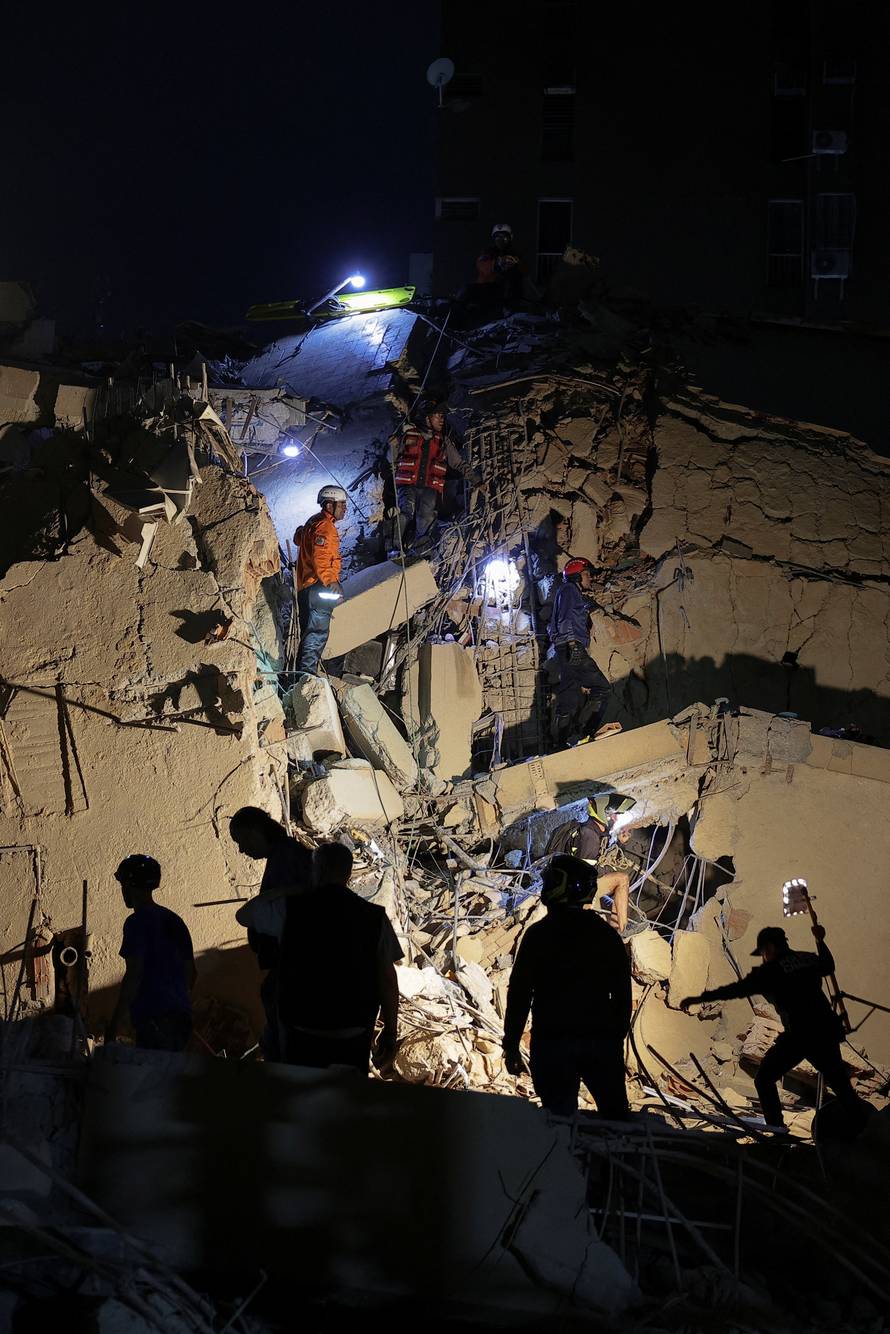 Aftermath of an earthquake in Caracas