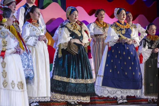 Županja: U sklopu 59. Šokačkog sijela održana Revija narodnih nošnji zlatara