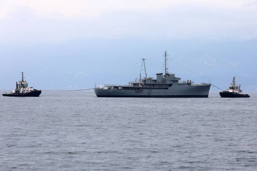 Rijeka: Brod Galeb dotegljen je u riječku luku