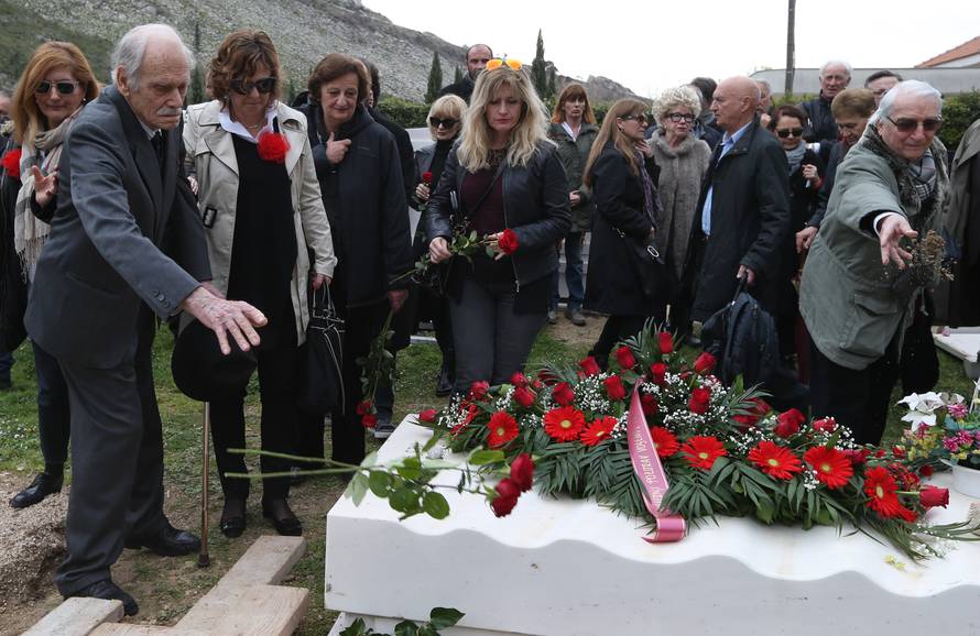 Severina poslala Lepi bijele ruže: 'Voli te tvoja mala Seve'