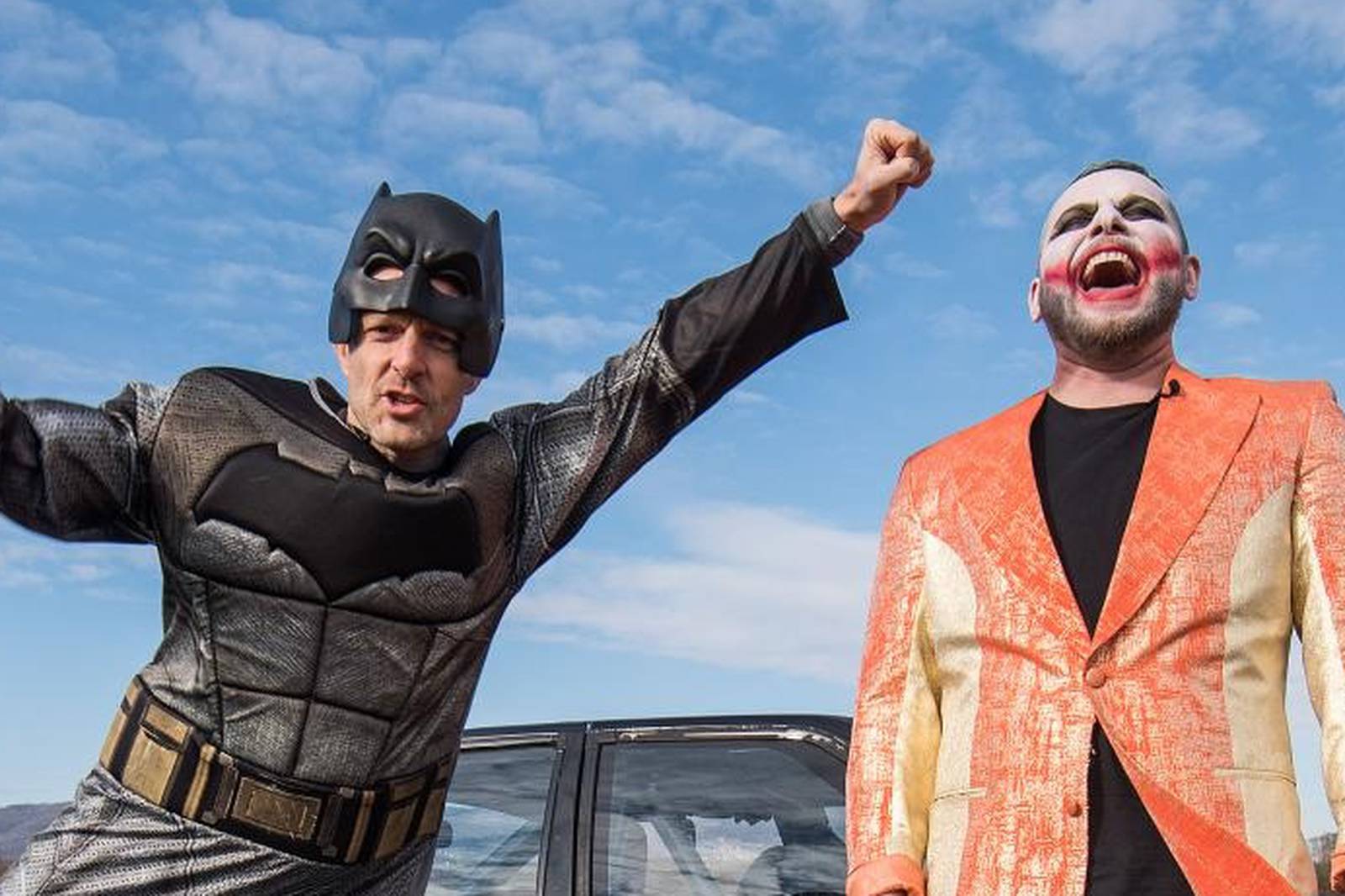 Šebalj kao Batman, a Fil Tilen kao Joker u driftu za maškare