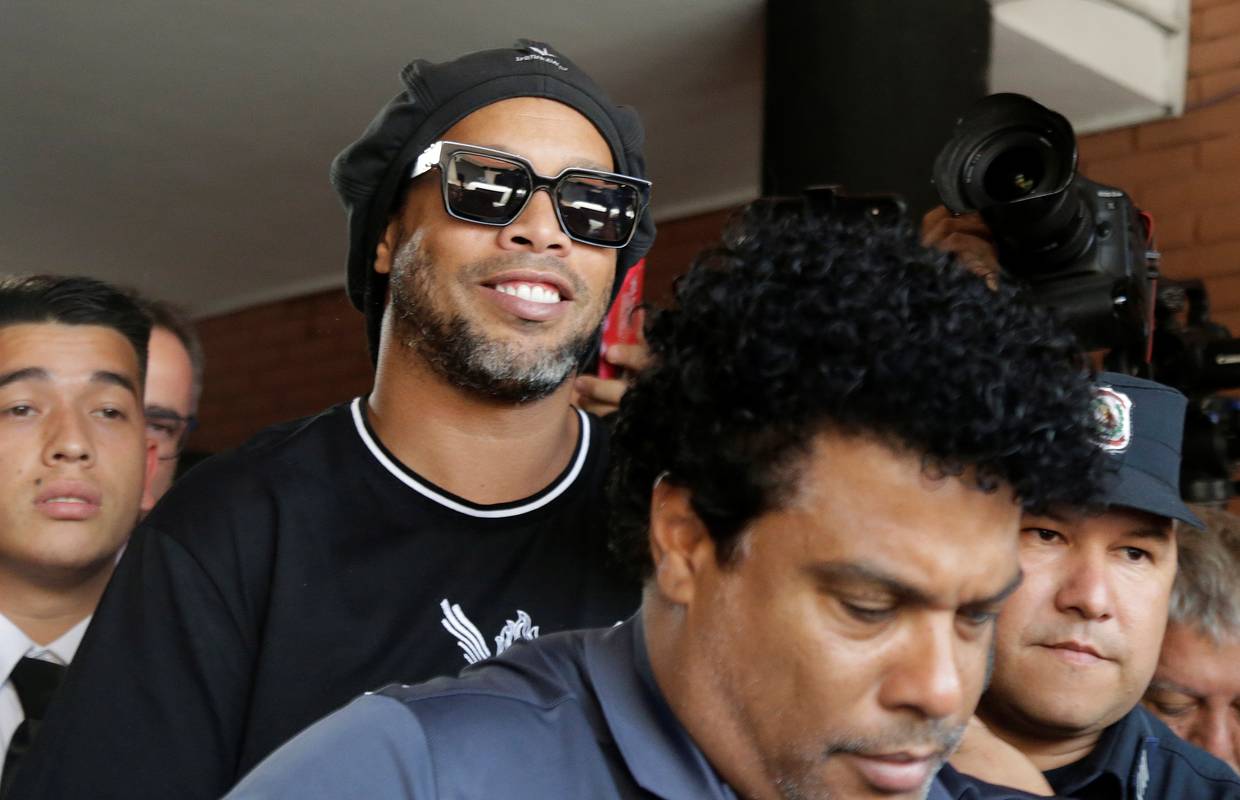Ronaldinho izašao iz zatvora: Platio je 1.6 mil. $ jamčevine!
