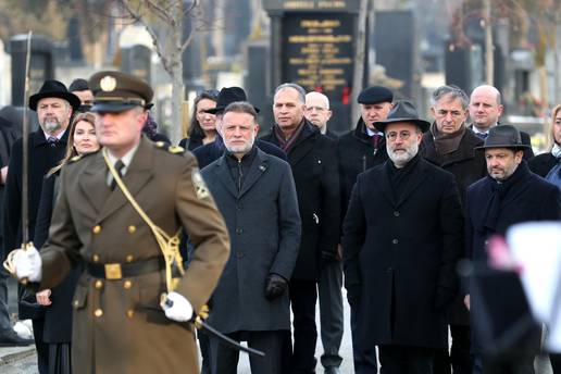 Državni i gradski čelnici u Zagrebu na Mirogoju odaju počast žrtvama holokausta