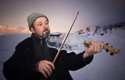 Norvežanin izradio violinu od leda za ledni koncert