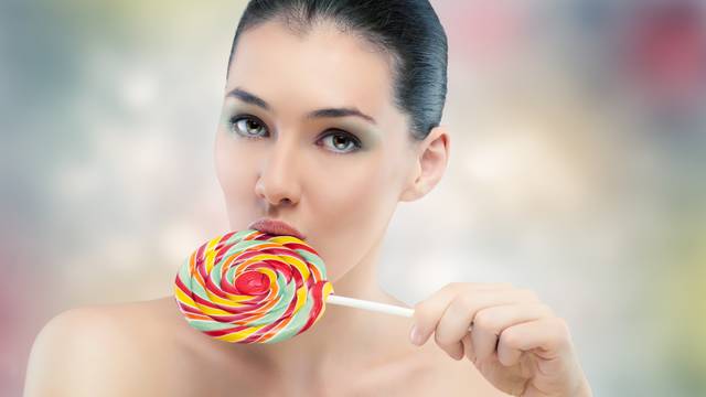 12 znakova da jedete previše šećera: Iscrpljenost, nervoza...