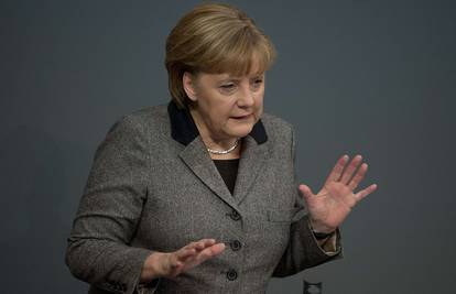 Merkel: Ekonomsko ozračje u 2013. bit će teže nego u 2012.