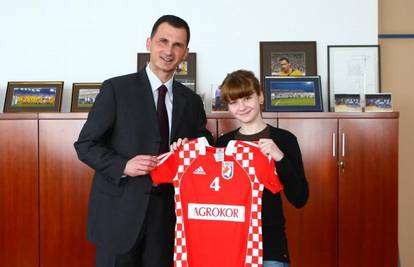 Ministar Primorac Ani (13) darovao dres Ivana Balića
