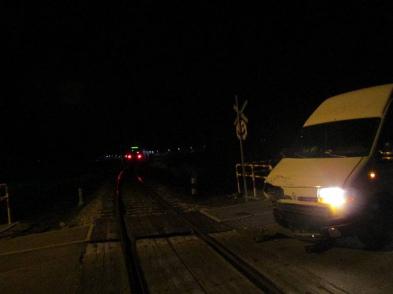 Nesreća u Pleternici: Kombi se zabio u vlak, nema ozlijeđenih