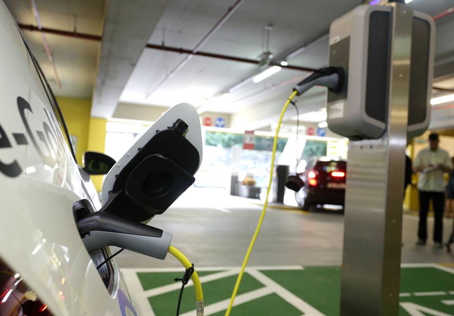 Vozači automobila na struju u Hrvatskoj se voze - besplatno!