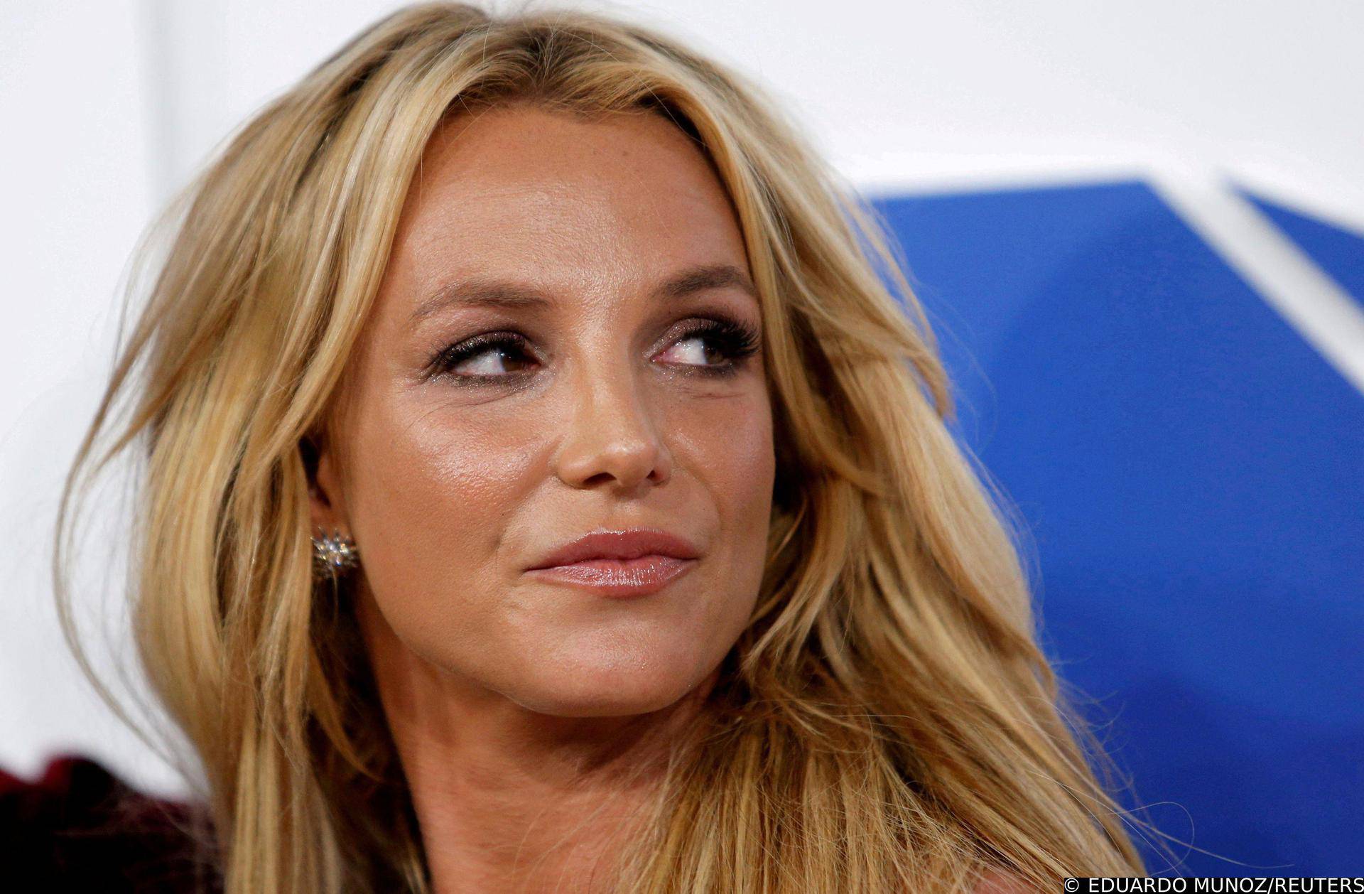 Britney Spears otkrila: 'Već sam u osnovnoj školi s mamom pila koktele. Počele smo iz zabave'