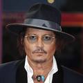 Depp zabrinuo sve na crvenom tepihu: Ispijen i blijed, skrivao se od bliceva iza naočala i šešira