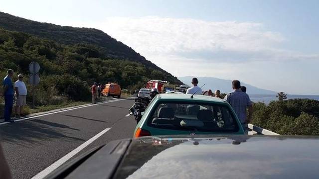 Troje poginulih u sudaru dva auta na Jadranskoj magistrali