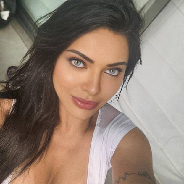 FOTO Gospođa Messi morala je reagirati zbog ovih fotki Miss Bum Bum: 'Valjda je ljubomora'