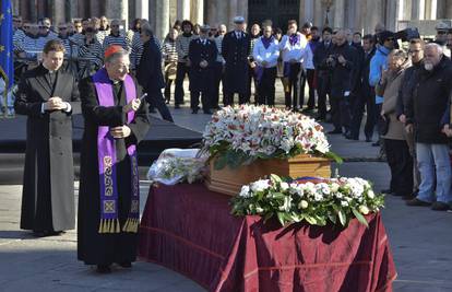 Tisuće ljudi u Veneciji ispratilo sugrađanku ubijenu u Parizu 