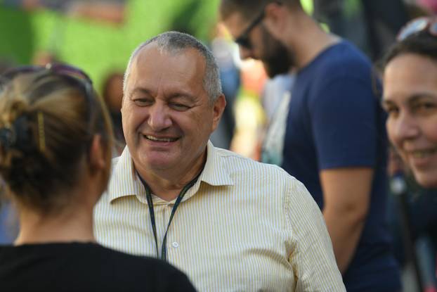 Student štrajka glađu već sedmi dan u pritvoru, građani se okupili ispred Centralnog zatvora u Beogradu gdje je priveden