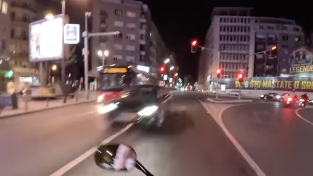 Zastrašujuća snimka iz Srbije: Ovako izgleda bahata vožnja, tragedija izbjegnuta u sekundi