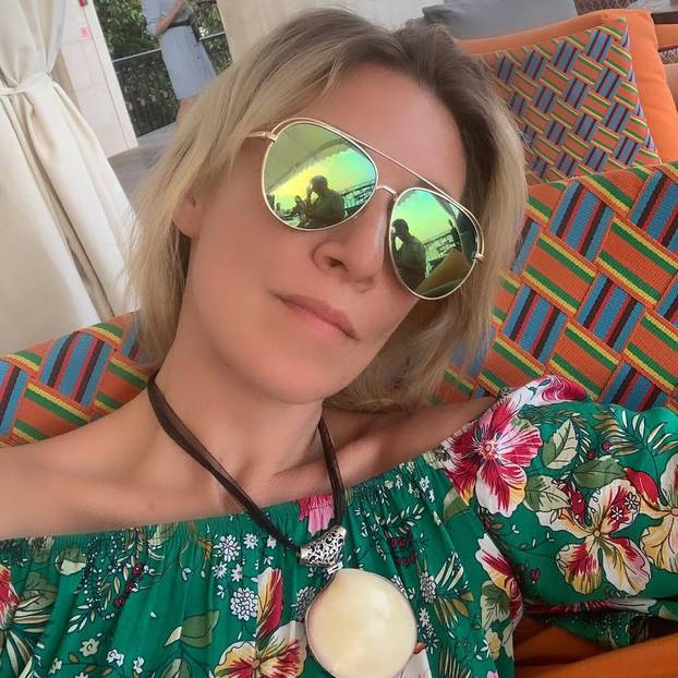 FOTO Zaharova bocnula Srbiju: 'Svjesni su rizika...';  Fotografije s njene svadbe 'zapalile' mreže