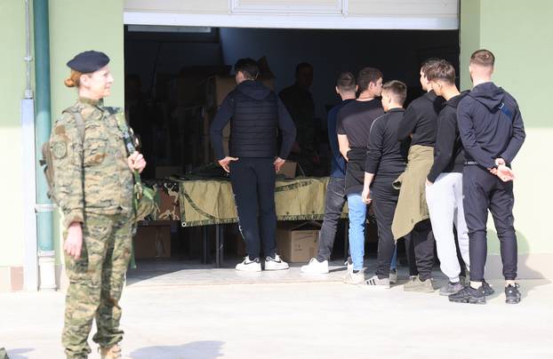 Ministar Anušić i general Kundid na prvom danu TVO-a na Slunju