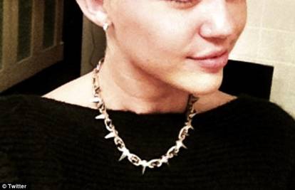 Miley Cyrus obrijala si je pola glave: Sada sam to prava ja!