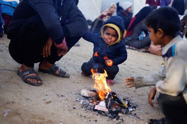 Displaced Palestinians wait to be allowed to return to their homes in northern Gaza, in the central Gaza Strip