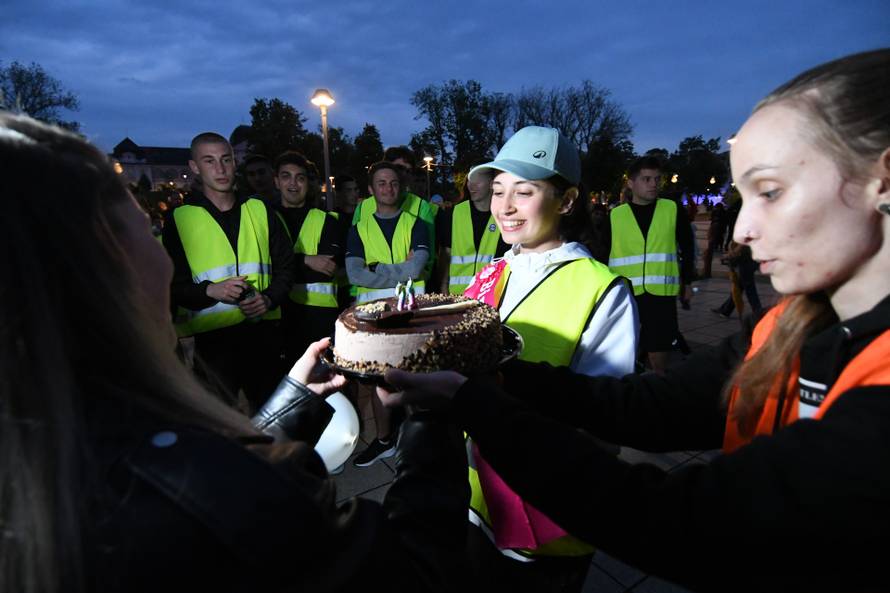 Virovitica: Severina dočekala srpske studente koji trče do Bruxellesa