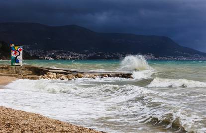 Jako nevrijeme na moru: U prekidu su sve katamaranske i tri trajektne linije kod Splita
