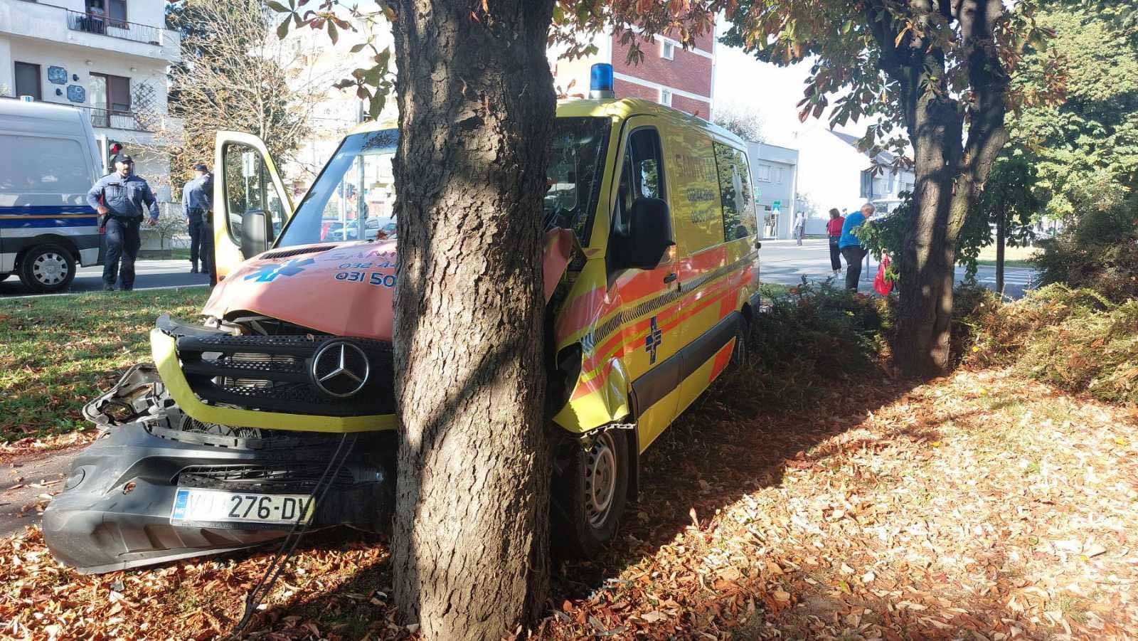 Šok u Vukovaru: 'Auto se zabio u naš sanitet. Letjeli smo po kolima, sinu je potekla krv'